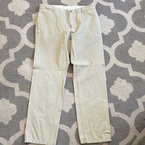 Lacoste Men's Light Cream Chinos. Taille 42. Equals a 33 US waist.